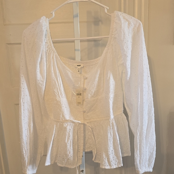 aerie White Eyelet Peplum Blouse with Scoop Neck and Tie Front - Picture 2 of 5